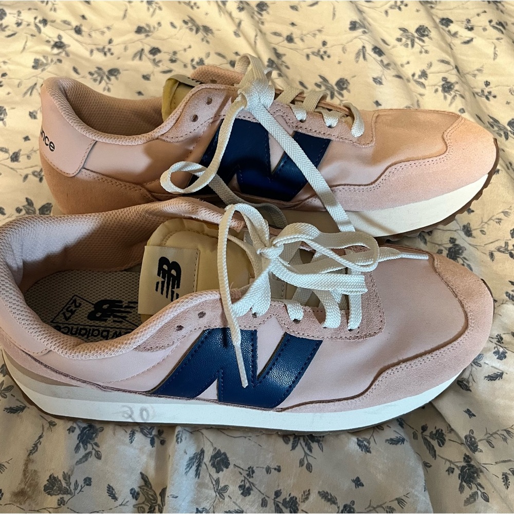 New Balance 237